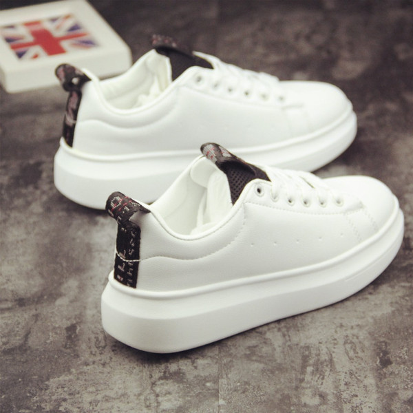 Μοντέρνα γυναικεία πάνινα παπούτσια σε τρία χρώματα