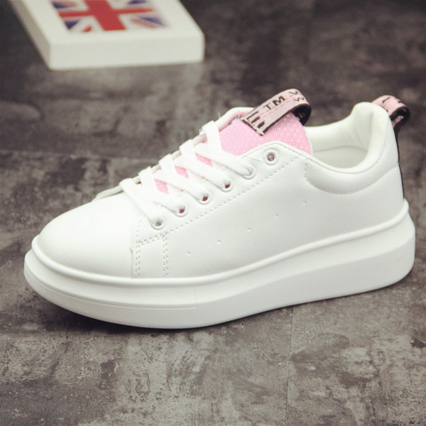 Μοντέρνα γυναικεία πάνινα παπούτσια σε τρία χρώματα