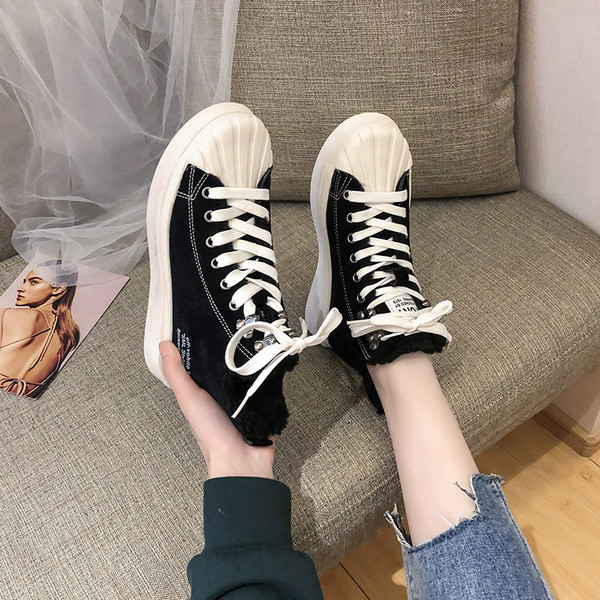 Γυναικεία χειμερινά αθλητικά παπούτσια με μαλακή επένδυση σε μαύρο και γκρι χρώμα