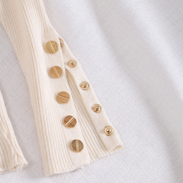 Alkalmi női blúz ovális nyakkivágással és gombokkal, három színben