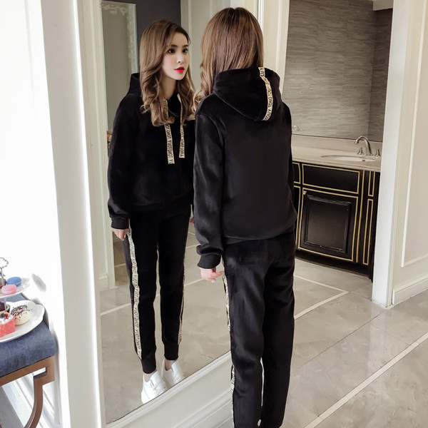 Modern női sportkészlet két részből, rózsaszín és fekete színben