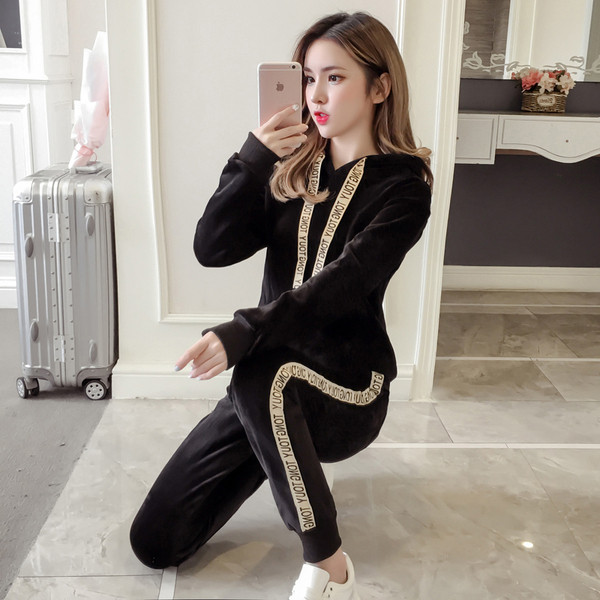 Modern női sportkészlet két részből, rózsaszín és fekete színben