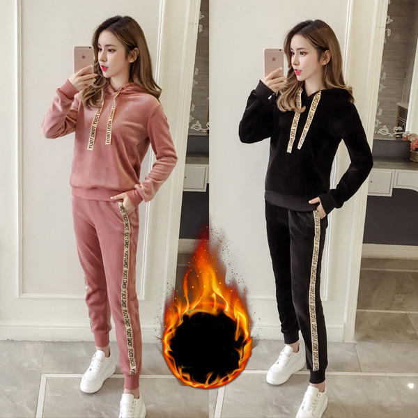 Modern női sportkészlet két részből, rózsaszín és fekete színben