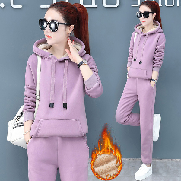 Νέο μοντέλο γυναικείο αθλητικό σετ -μπλουζάκι με κουκούλα και παντελόνι