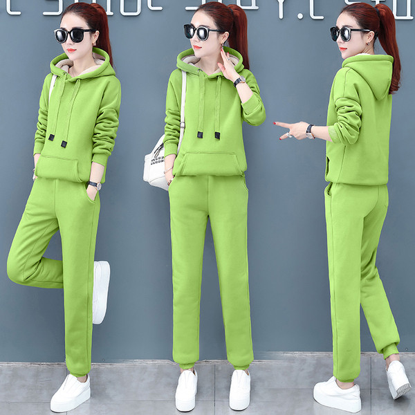 Νέο μοντέλο γυναικείο αθλητικό σετ -μπλουζάκι με κουκούλα και παντελόνι