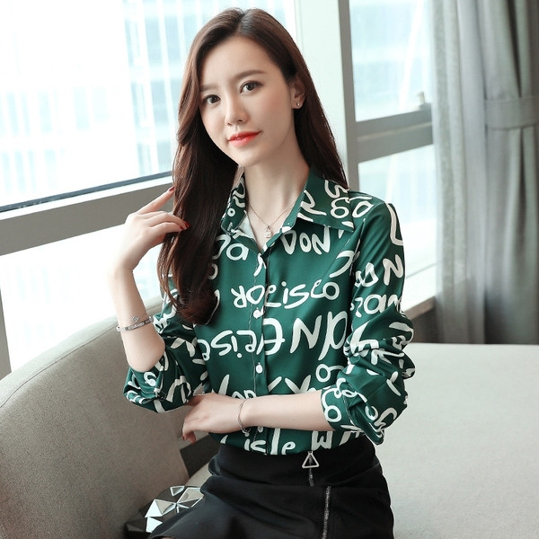 Alkalmi női ing zöld és fehér gombokkal