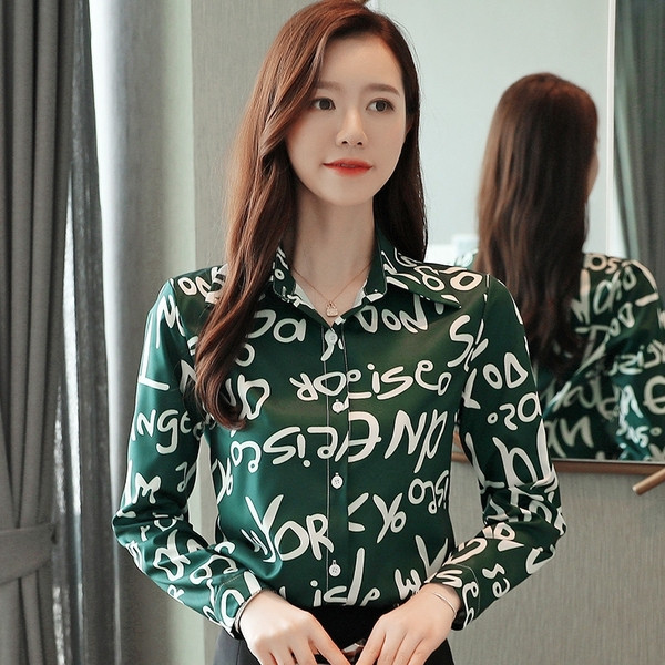 Alkalmi női ing zöld és fehér gombokkal