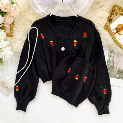 Vesta de dama moderna cu bustiera si broderie in trei culori