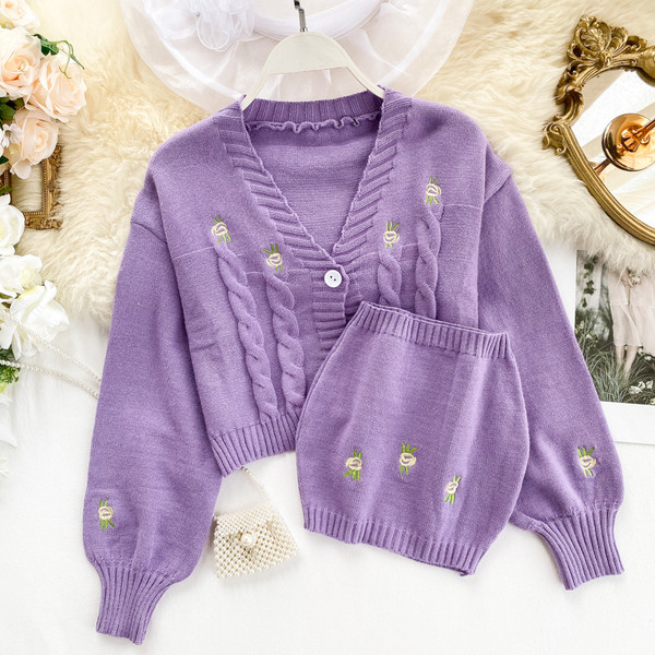 Vesta de dama moderna cu bustiera si broderie in trei culori