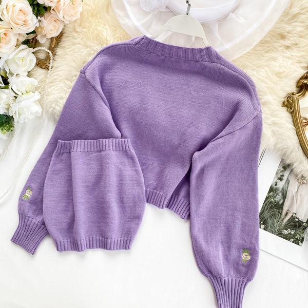 Vesta de dama moderna cu bustiera si broderie in trei culori