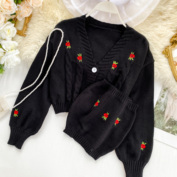 Vesta de dama moderna cu bustiera si broderie in trei culori