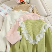 Μοντέρνο γυναικείο πουλόβερ  με ωοειδές ντεκολτέ και δαντέλα σε τέσσερα χρώματα