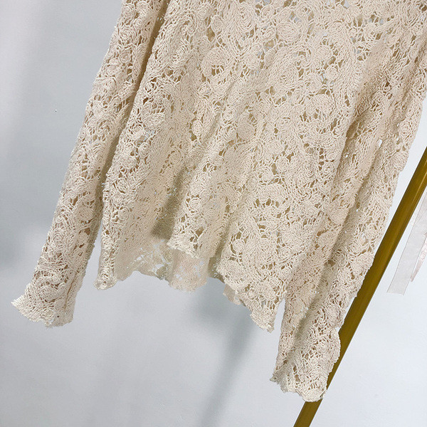 Bluza de dama din dantela de culoare bej cu decolteu oval