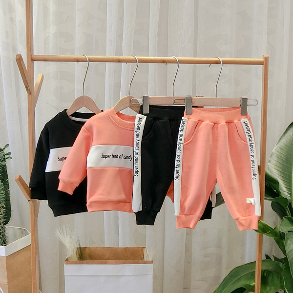 Modern gyerekkészlet fiúknak, két részből áll, fekete és narancs színben