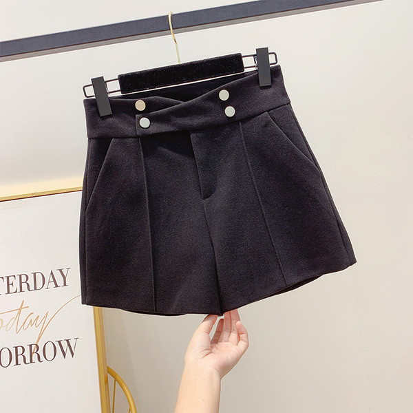 Pantaloni scurți de iarnă de damă cu nasturi în două culori