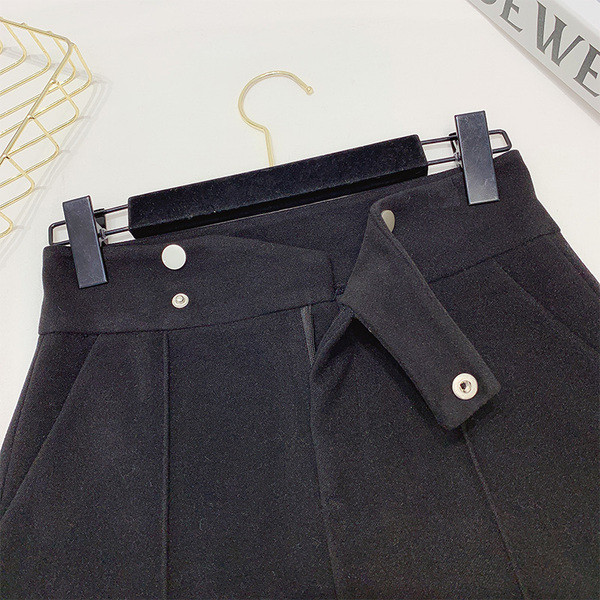 Pantaloni scurți de iarnă de damă cu nasturi în două culori