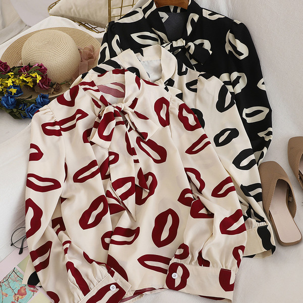 Női ing színes mintával és gallérral három színű szalaggal