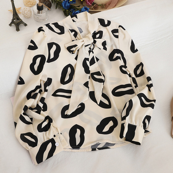 Női ing színes mintával és gallérral három színű szalaggal