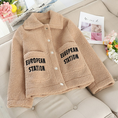 Дамско ежедневно късо палто с копчета и надпис в няколко цвята