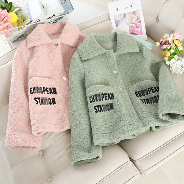 Дамско ежедневно късо палто с копчета и надпис в няколко цвята