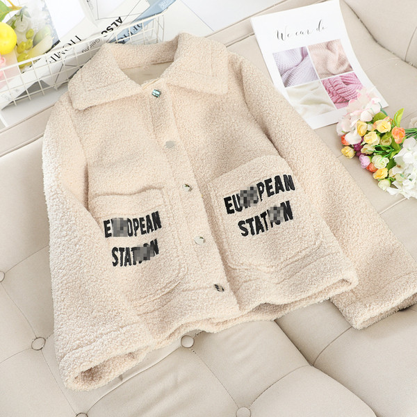 Дамско ежедневно късо палто с копчета и надпис в няколко цвята