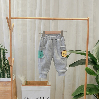 Νέο μοντέλο αθλητικών παντελόνι με τσέπες και εφαρμογή σε μπλε, γκρι και πορτοκαλί χρώμα