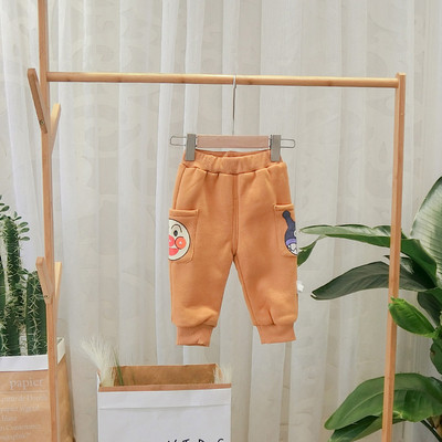 Νέο μοντέλο αθλητικών παντελόνι με τσέπες και εφαρμογή σε μπλε, γκρι και πορτοκαλί χρώμα