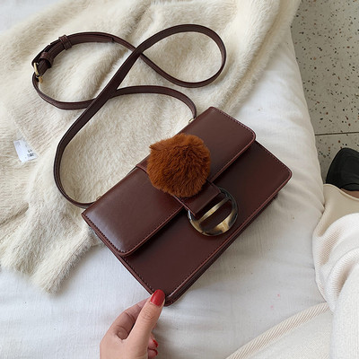 Geanta de dama moderna cu puf in mai multe culori