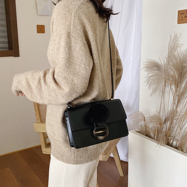 Geanta de dama moderna cu puf in mai multe culori