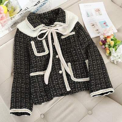 Κομψό γυναικείο κοντό παλτό με κορδέλα σε μαύρο και άσπρο χρώμα