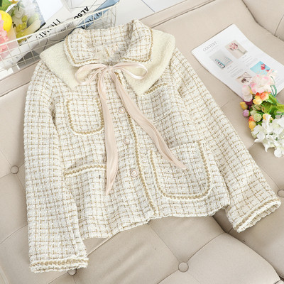 Κομψό γυναικείο κοντό παλτό με κορδέλα σε μαύρο και άσπρο χρώμα