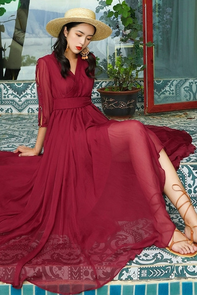 Elegáns női hosszú ruha mély nyakkivágással és 3/4-es ujjakkal, három színben