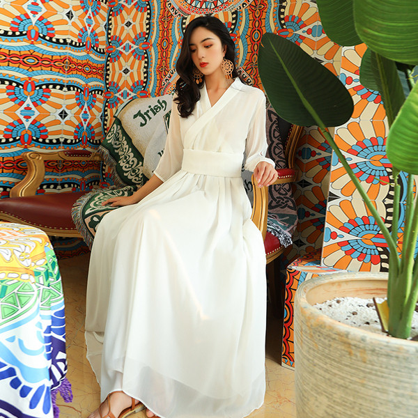 Elegáns női hosszú ruha mély nyakkivágással és 3/4-es ujjakkal, három színben