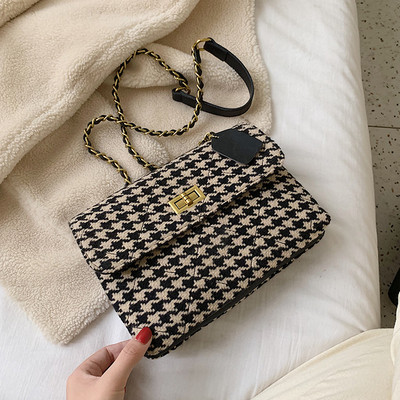 Κομψή γυναικεία τσάντα σε δύο χρώματα