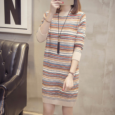 Modern női ruha ovális nyakkivágással, virágmintával több színben