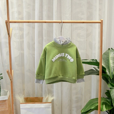 Μοντέρνα παιδική μπλούζα με μεγάλο κολάρο σε πράσινο, μπλε και μαύρο χρώμα