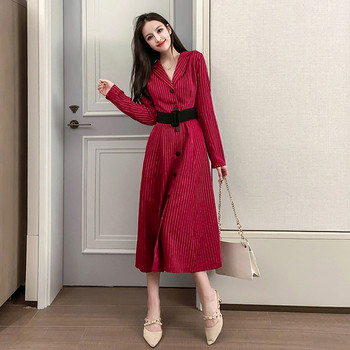 Μοντέρνο γυναικείο φόρεμα με μακριά μανίκια σε κόκκινο χρώμα με λαιμόκοψη V