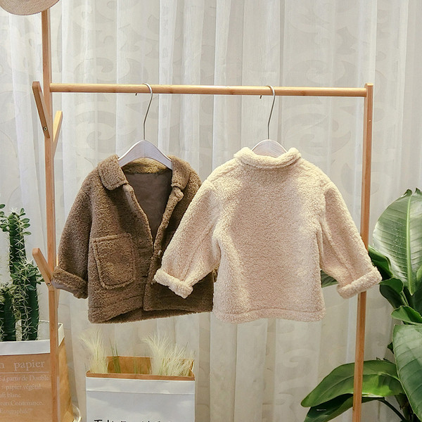 Palton modern pentru copii pentru baieti cu nasturi in maro si bej