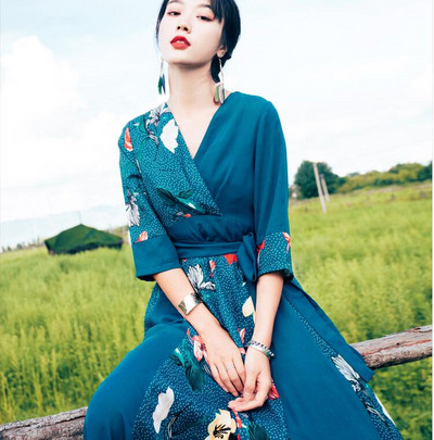 Καθημερινό μακρύ γυναικείο φόρεμα με floral μοτίβο με μπλε δεσμούς