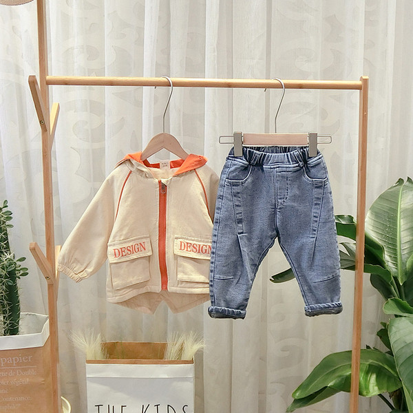 Νέο μοντέλο παιδικά τζιν με τσέπες σε μπλε και μαύρο για τα αγόρια