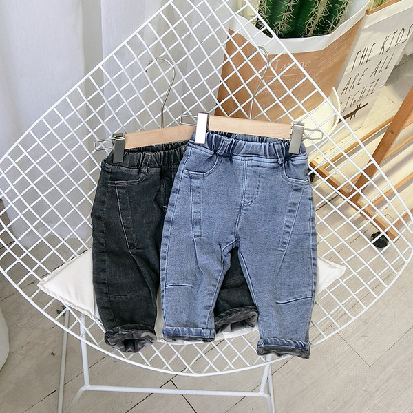 Νέο μοντέλο παιδικά τζιν με τσέπες σε μπλε και μαύρο για τα αγόρια