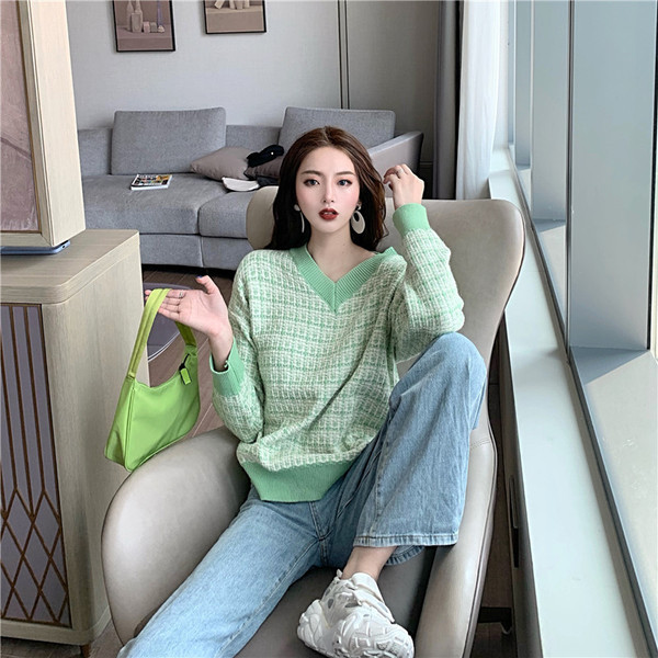 Pulover casual in carouri cu decolteu spitz in mai multe culori