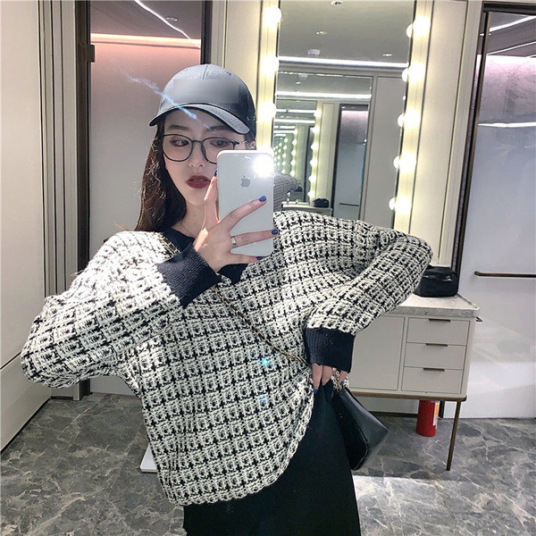 Pulover casual in carouri cu decolteu spitz in mai multe culori