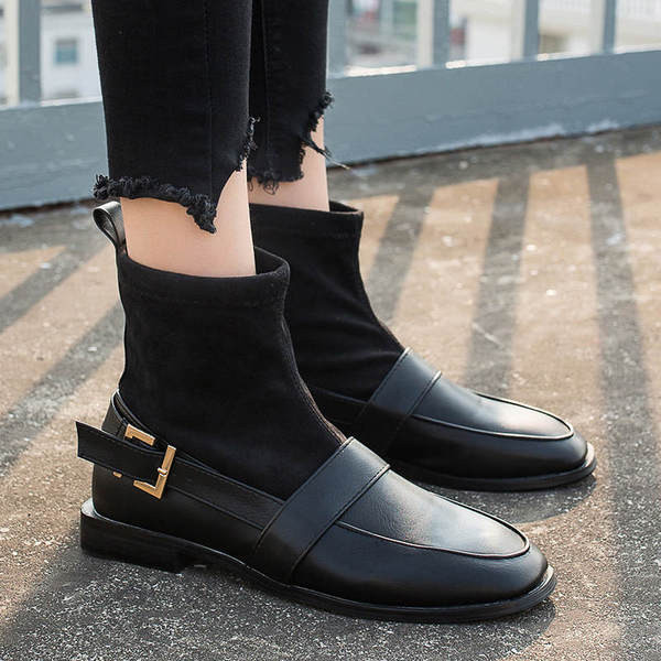 Ghete de dama moderne cu catarama in culoarea neagra - doua modele