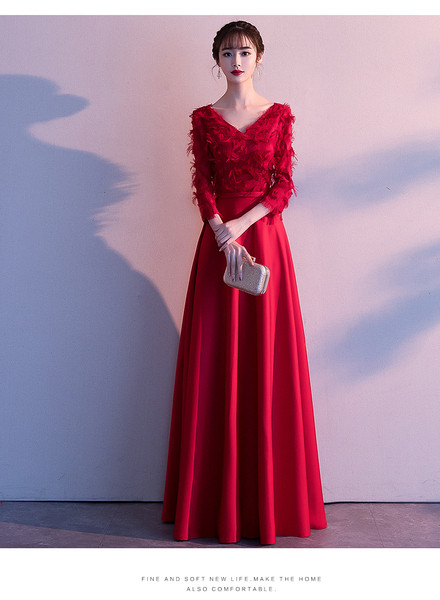 Κομψό γυναικείο μακρύ φόρεμα με μακριά μανίκια και κόκκινο χρώμα