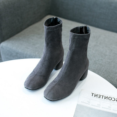 Μοντέρνες γυναικείες μπότες σε οικολογικό σουέτ με φερμουάρ σε τρία χρώματα