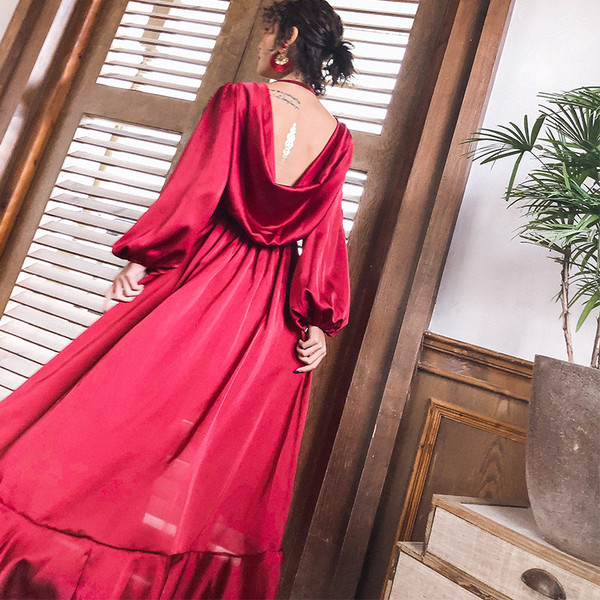 Rochie lungă de damă modernă cu spatele gol în roșu