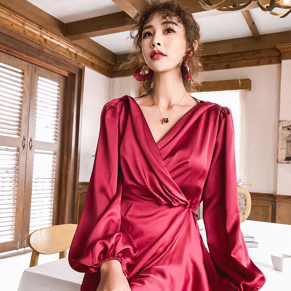 Rochie lungă de damă modernă cu spatele gol în roșu