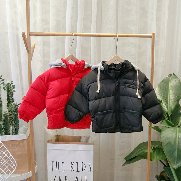 Geaca de iarna pentru copii model nou pentru baieti cu gluga in culorile alb, negru, galben si rosu