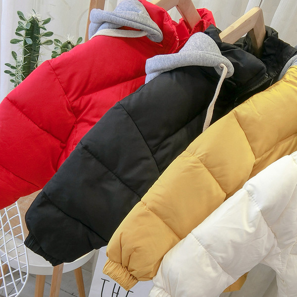 Geaca de iarna pentru copii model nou pentru baieti cu gluga in culorile alb, negru, galben si rosu